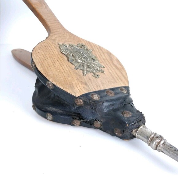 Vintage MCM Wood and Leather Crest & Shield Fireplace Bellows Made In Japan - Picture 10 of 11